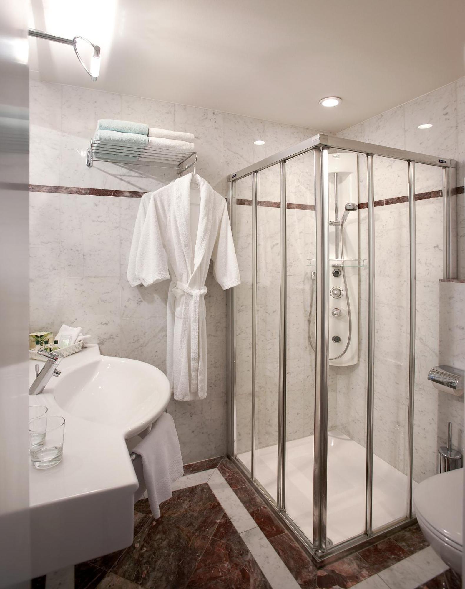 Romantik Hotel De L'Ours Sugiez Екстер'єр фото