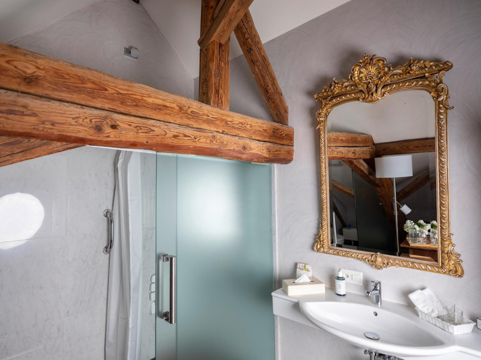 Romantik Hotel De L'Ours Sugiez Екстер'єр фото