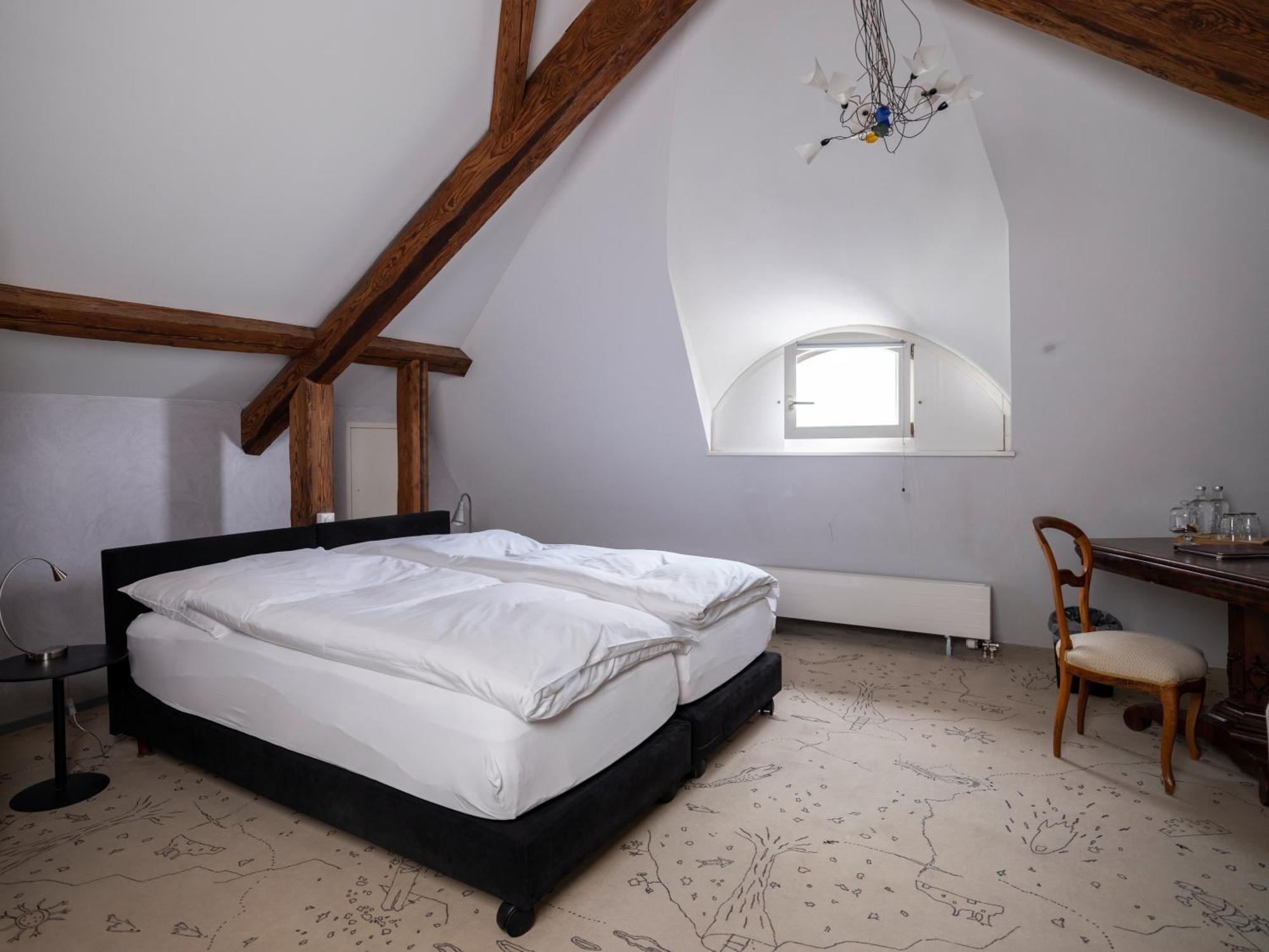 Romantik Hotel De L'Ours Sugiez Екстер'єр фото