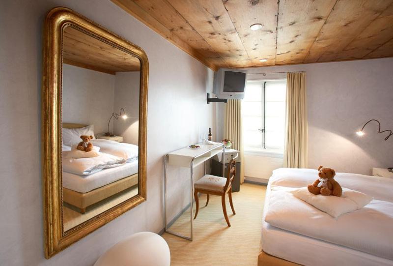 Romantik Hotel De L'Ours Sugiez Екстер'єр фото