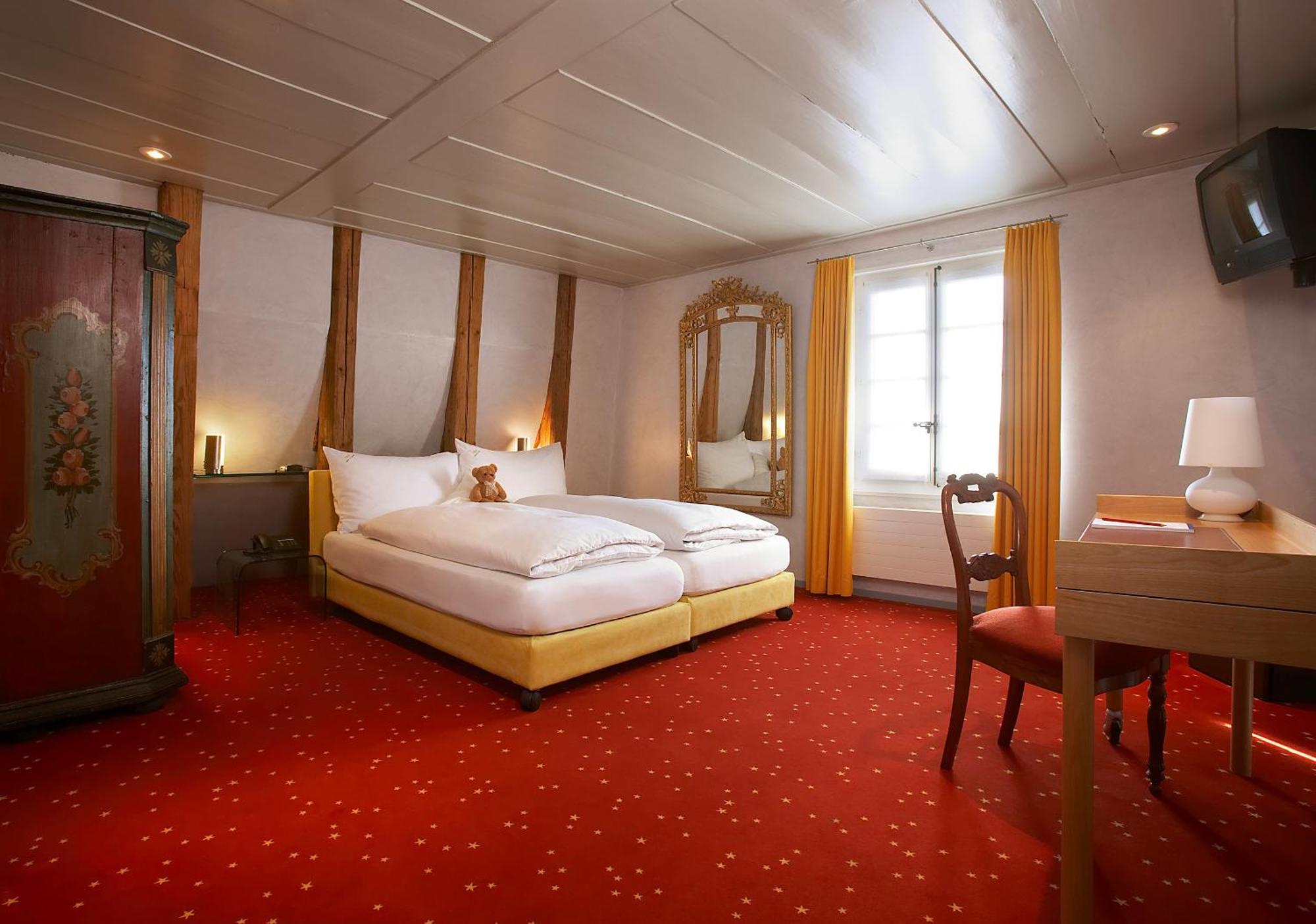 Romantik Hotel De L'Ours Sugiez Екстер'єр фото