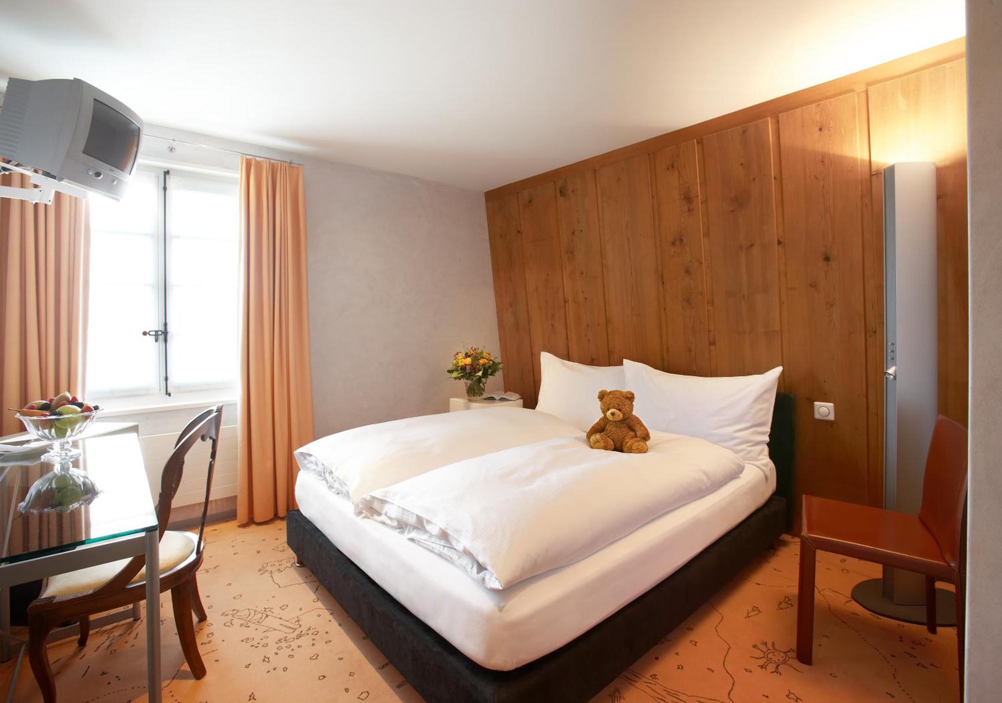 Romantik Hotel De L'Ours Sugiez Екстер'єр фото