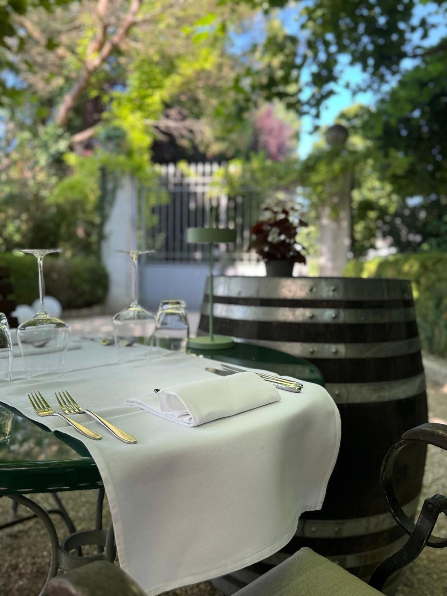 Romantik Hotel De L'Ours Sugiez Екстер'єр фото