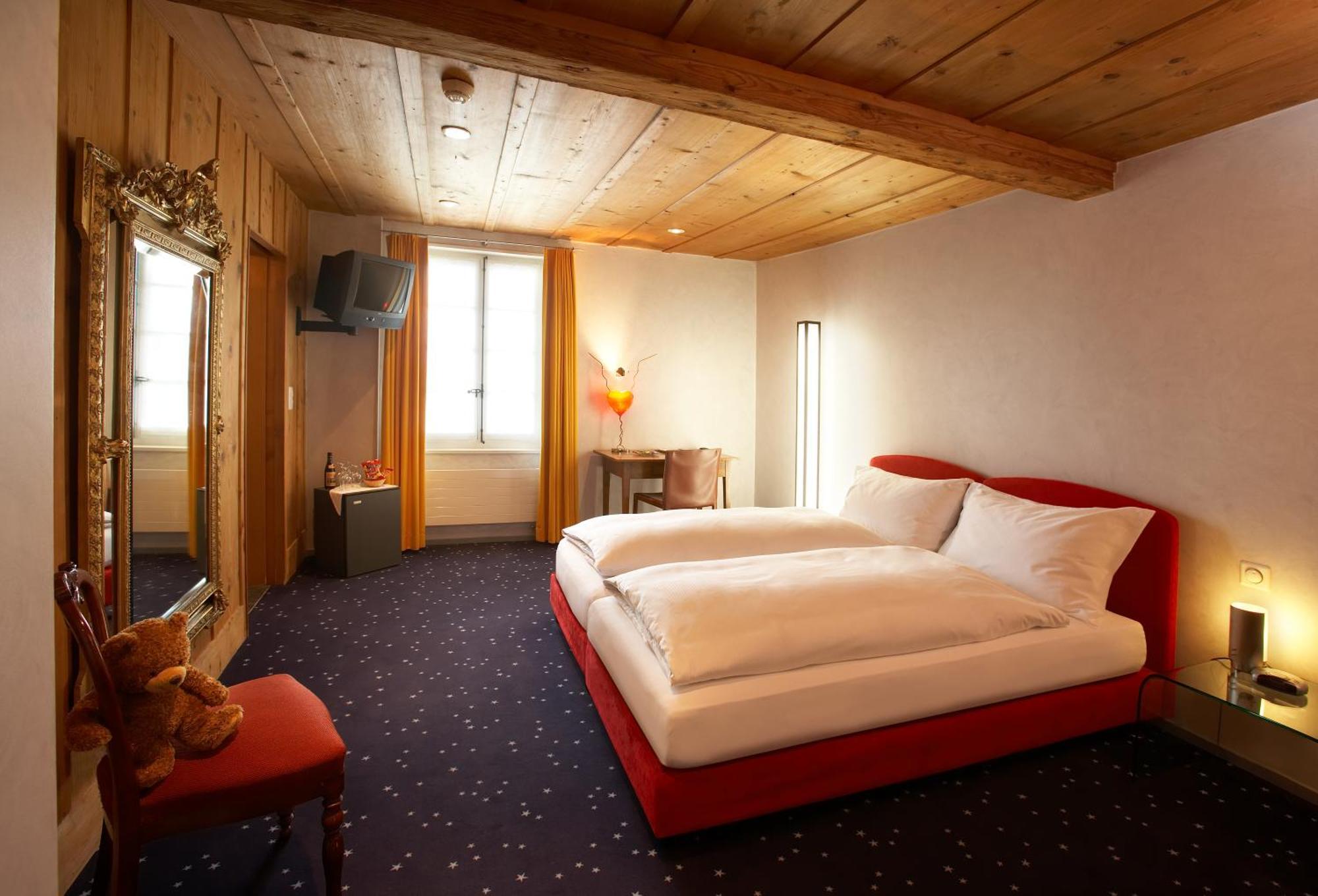 Romantik Hotel De L'Ours Sugiez Екстер'єр фото